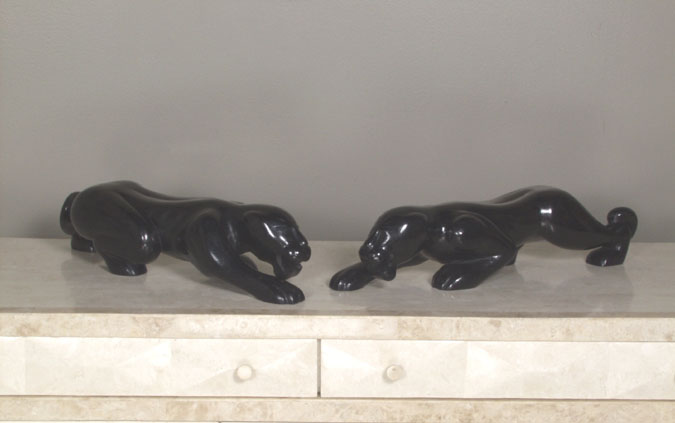 34-0538 - Panther Sculpture, Cracked Black Pen Shell