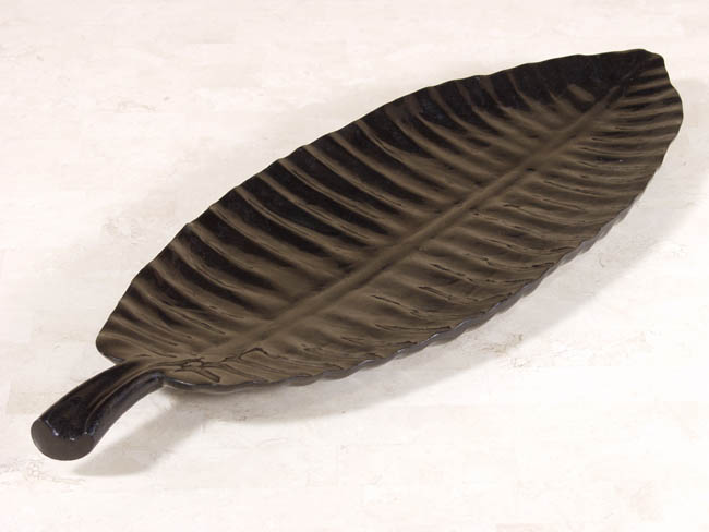 34-4215 - Banana Shaped Leaf Plate, Cracked Black Pen Shell