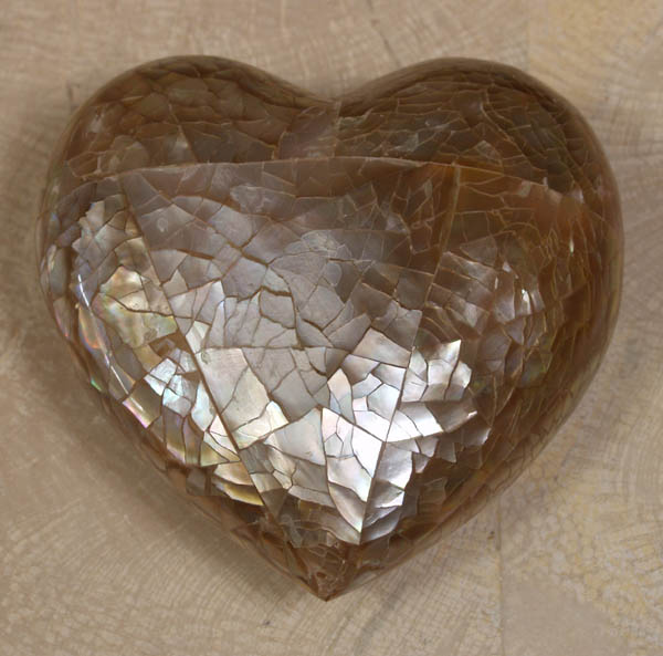 43-9522 - Heart Sculpture, Cracked Brown Lip Shell Finish
