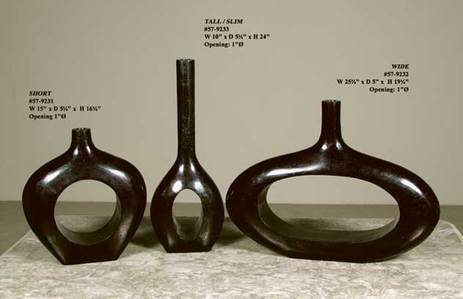 57-9231 - O Vase, Short, Black Stone