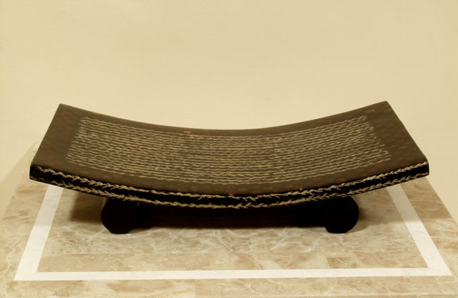 991-4208 - Curve Plate with Stand, Coco Shell with Corn Tassel