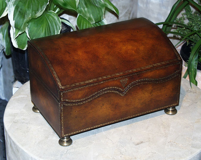MBOX-0008A - Rectangular Leather Box with curved Opening on Fiberglass stand