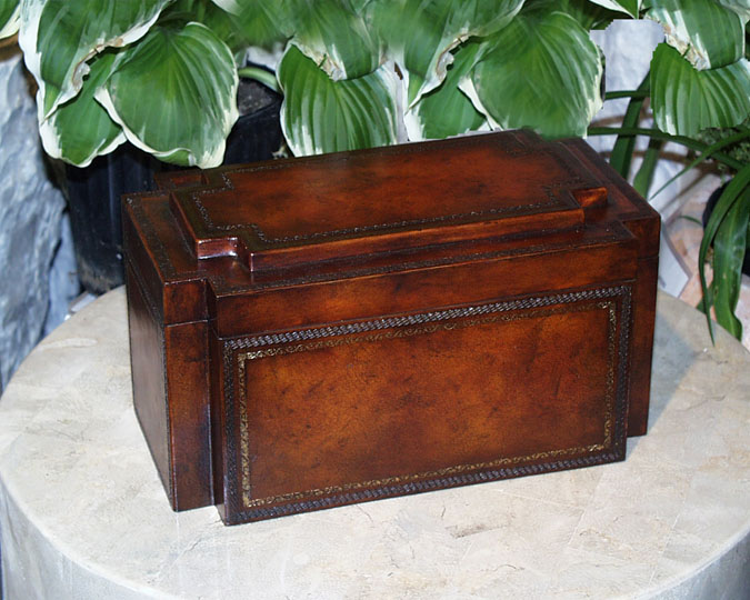 MBOX-0013 - Four Cornered Leather Box Flat Top