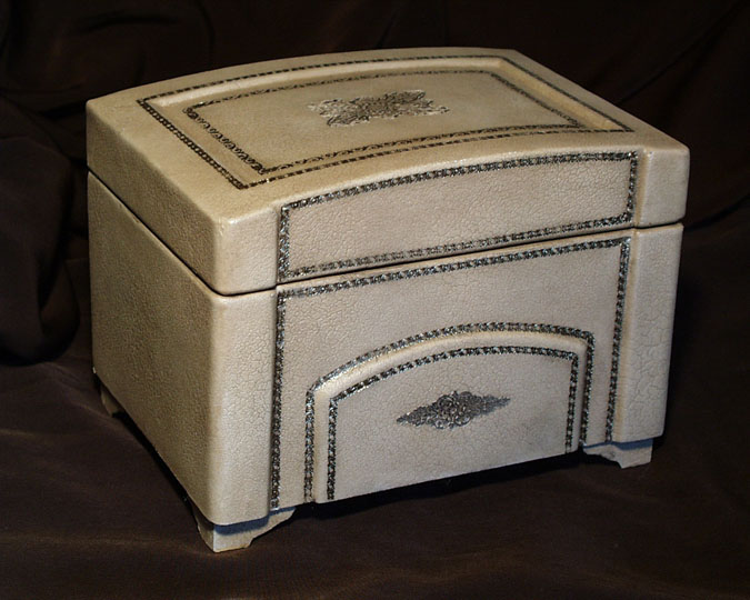 MBOX-0025 - Ivory Leather Box  ant. design